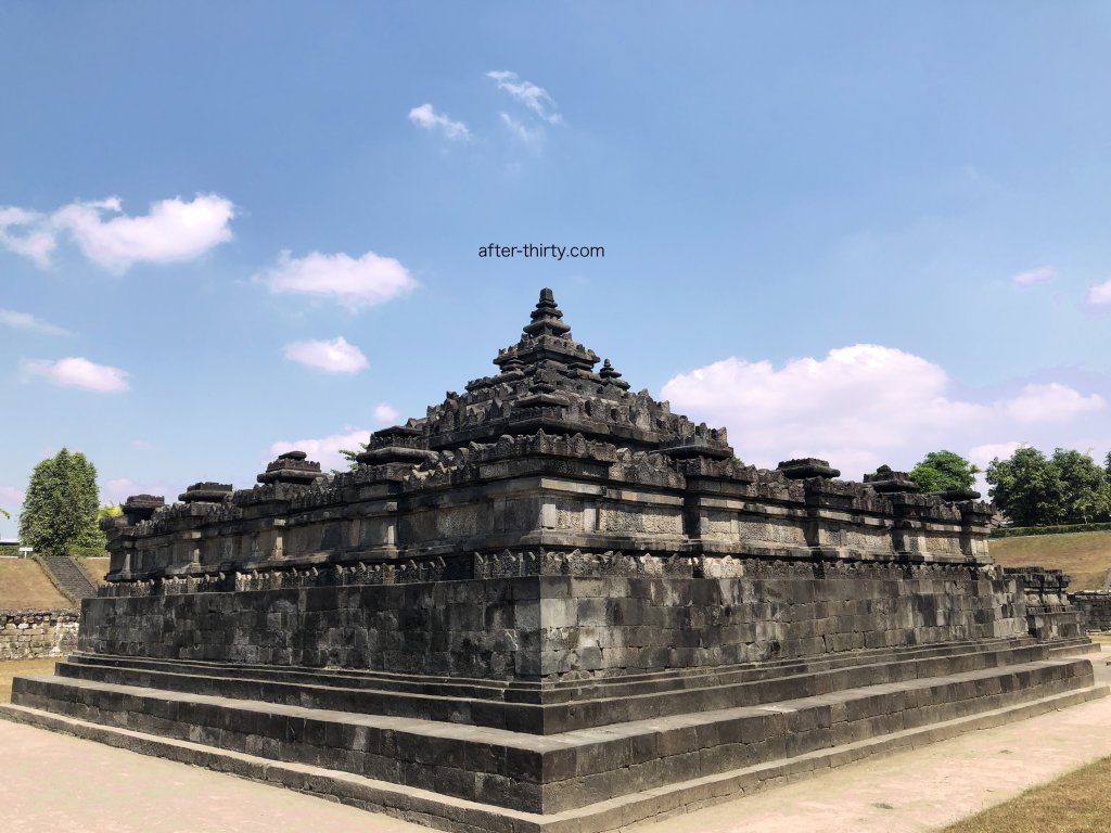 Sambisari temple